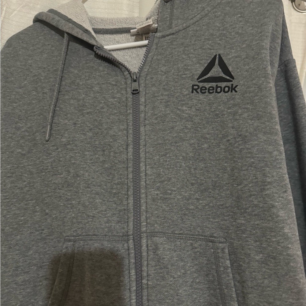 Medium Reebok grey jacket🩶